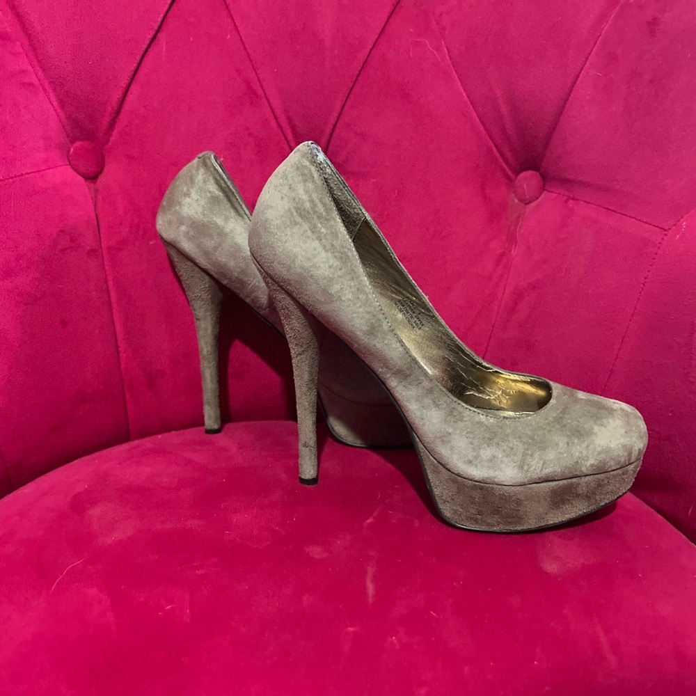 Heels - Picture 3 of 4